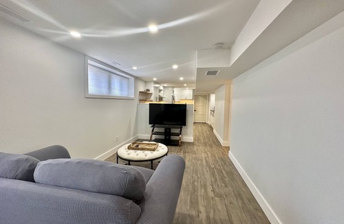 Castlegar House | Centrally Located 1 Bedroom Suite