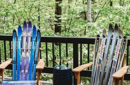 Bartlett Ski Chalet | ★Centrally-located chalet w/deck + Saco nearby★