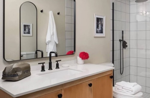 Jackson Hotel | Centrally Located Mountain Retreat with Cozy Vibes