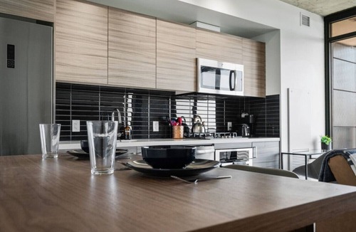 Connaught Condo | Cgy Tower Views | Mins to Stampede | Gym
