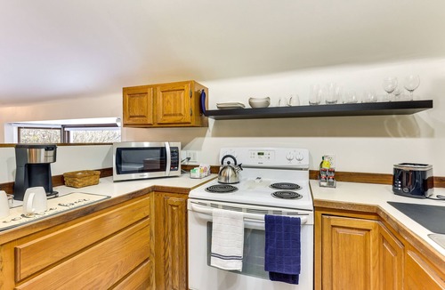 Wayland House | Chagrin Falls Home ~ 2 Mi to Town!