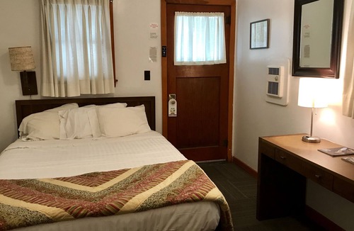 Custer Hotel | Chalet Motel
