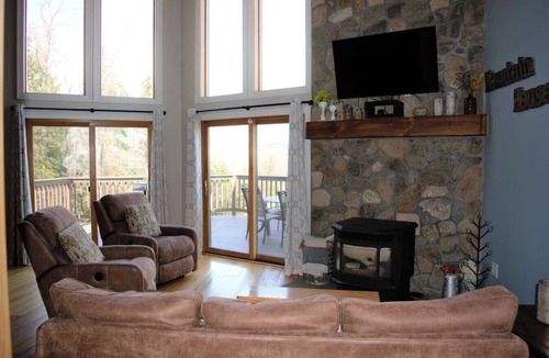Searsburg Cabin | Chalet with Amazing views+ Hot Tub + privacy