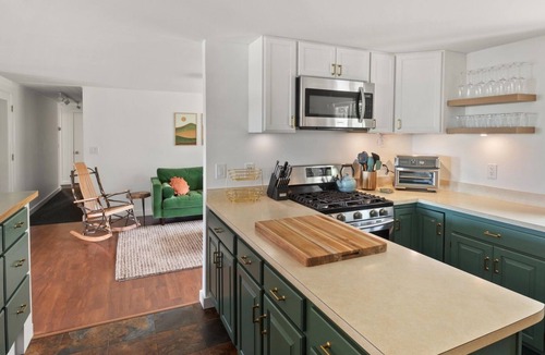Malletts Bay House | Champ's Landing 3 Bedroom Home by RedAwning