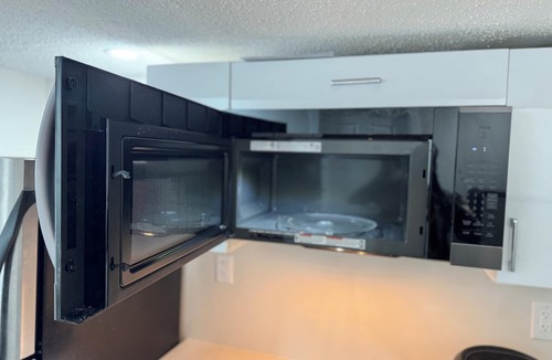 Beaumont House | Charm Private Room in Beaumont near YEG Airport/Shared Bathroom/Shared Kitchen