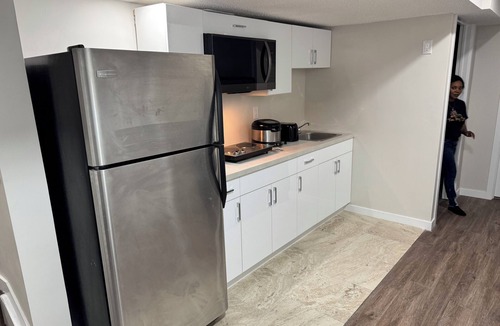 Beaumont House | Charm Private Room in Beaumont near YEG Airport/Shared Bathroom/Shared Kitchen