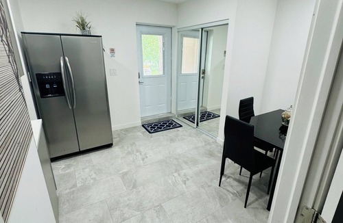 West Palm Beach Apartment | Charming 1-bedroom apartment with WiFi, AC in wonderful West Palm Beach