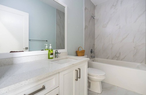 Abbotsford Apartment | Charming 1-bedroom apartment with WiFi, AC in delightful Abbotsford