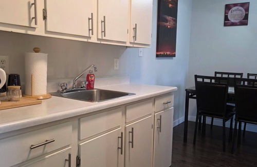 Red Deer Apartment | Charming 1-Bedroom Apartment - Great Hotel Alternative!