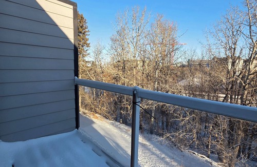 Red Deer Apartment | Charming 1-Bedroom Apartment - Great Hotel Alternative!