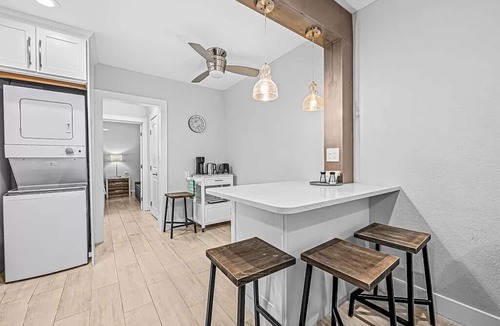 East Ocean Ave House | Charming 1-bedroom house near the sandy beaches