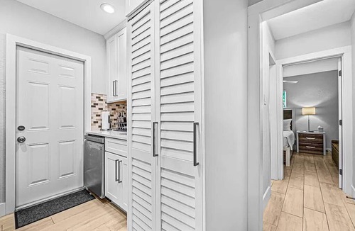 East Ocean Ave House | Charming 1-bedroom house near the sandy beaches