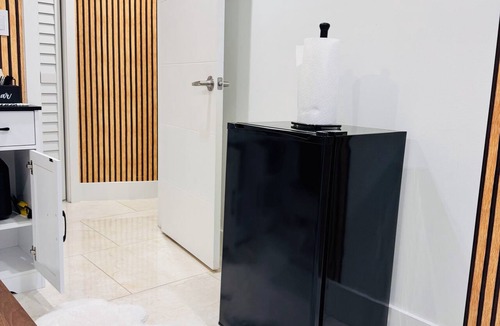 Palm Springs Apartment | Charming 1 BR-1BH Studio with free WiFi and AC Easy Access to PBI & I-95