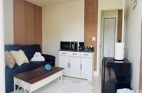Palm Springs Apartment | Charming 1 BR-1BH Studio with free WiFi and AC Easy Access to PBI & I-95