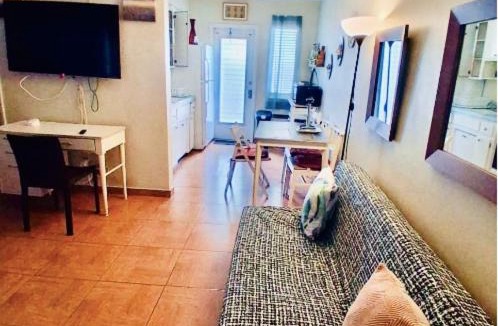 Downtown Hollywood Apartment | Charming 1BR Hollywood Studio with Garden and BBQ