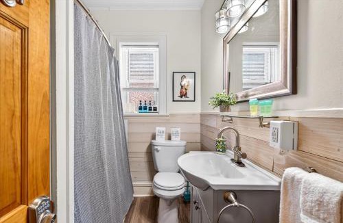Old North End Apartment | Charming 1BR Steps from Church Street - Downtown