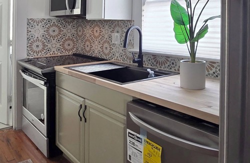 Old Northwood Cottage | Charming 2-bedroom Cottage Close to Downtown and the Beach No. 1