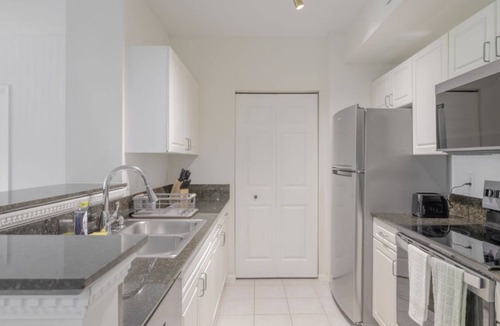 Grandview Heights Bed & Breakfast | Charming 2-bedroom in fabulous City Place West Palm Beach A/C Wifi