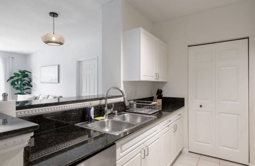 Grandview Heights Bed & Breakfast | Charming 2-bedroom in fabulous City Place West Palm Beach A/C Wifi