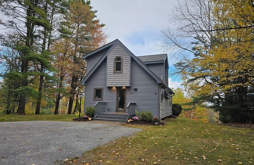 Bolton Landing House | Charming 2-bedroom Cottage with Game-room and WiFi in Bolton Landing/Lake George
