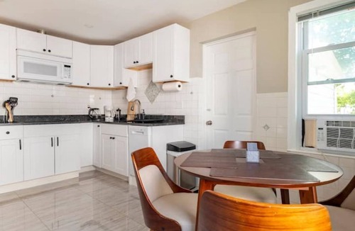 Winter Hill Apartment | Charming 2-bedroom apartment with parking in lovely Somerville