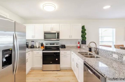 Sun 'N Lake Apartment | Charming 2-bedroom apartment in wonderful Sebring with WiFi