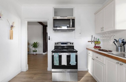 Seybold House | Charming 2-bedroom apartment 1 block away from the Design District!
