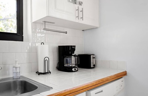 Seybold House | Charming 2-bedroom apartment 1 block away from the Design District!