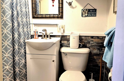 Laconia Condo | Charming 2-bedroom condo with WiFi, AC in delightful weirs beach Laconia