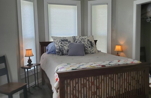 Bangor Apartment | Charming 2-bedroom, sofa bed, apartment with AC, WiFi in peaceful Bangor