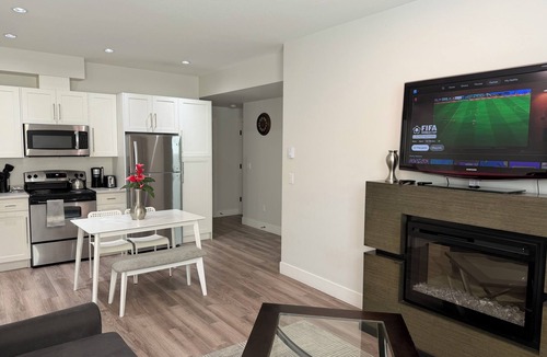 White Rock Apartment | Charming 2 Bedroom Suite near White Rock Beach