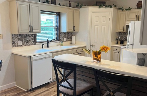 Melbourne Beach House | Charming 3-bdrm house w/community pool + clay tennis courts in Melbourne Beach