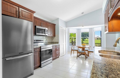 Greenview Shores House | Charming 3-bedroom estate in wonderful Wellington with AC