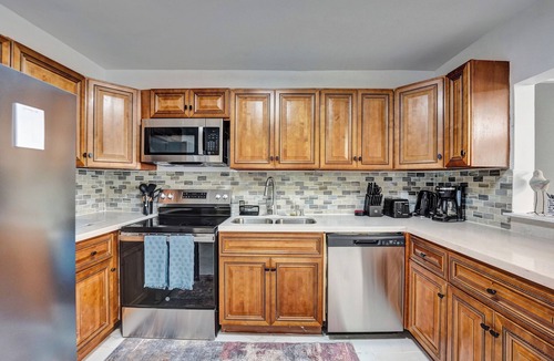 Parkside Apartment | Charming 3 bedroom getaway house in Hollywood