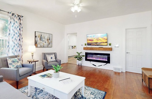 Mansfield House | Charming 3-bedroom house in Mansfield with WiFi, AC, full kitchen
