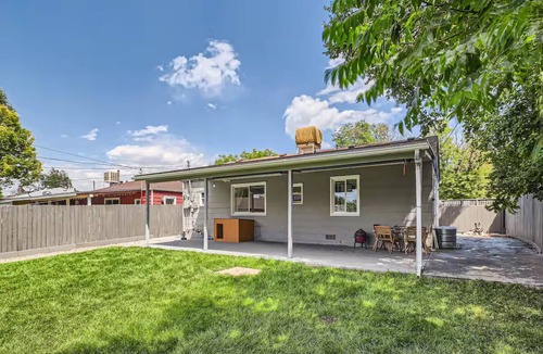 Delmar Parkway House | Charming 3-bedroom house with WiFi, AC in wonderful Aurora