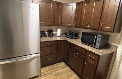 Norton House | Charming 3-bedroom house with AC and WiFi in Norton, near Akron and Cleveland