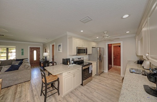 Rocky Point House | Charming 3-bedroom house in delightful Stuart on a quiet dead end street.