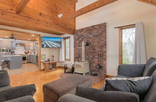 Mount Holly Ski Chalet | Charming 3-Bedroom Chalet in Tranquil Mt Holly, VT - Summer or Winter Getaway
