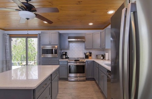 Mount Holly Ski Chalet | Charming 3-Bedroom Chalet in Tranquil Mt Holly, VT - Summer or Winter Getaway