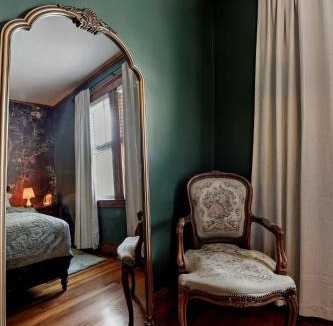 Brook Farm Apartment | Charming 3BR Boston Stay Garage EV, Pool Table