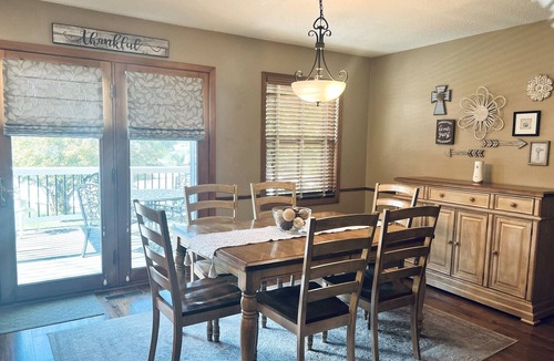 Blackhawk House | Charming 4-bedroom Cape Cod house 15 min from hospital and 20 min from EAFB