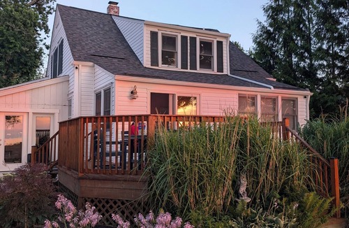 Madison - Lakeland Cottage | Charming 4-bedroom lakefront cottage in Madison. Wine weekend getaways!