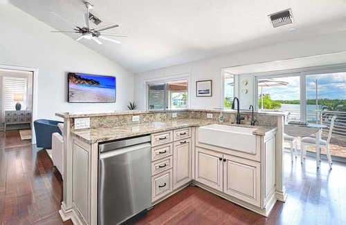 Isles of Capri House | Charming 4 bedrooms, Pool, Dock, Bay View on Isles Of Capri, Naples Marco Island