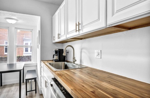 Cleveland Heights House | Charming 5BR Cleveland Heights Home, 7 Beds, 2.5 Baths, Family-Friendly