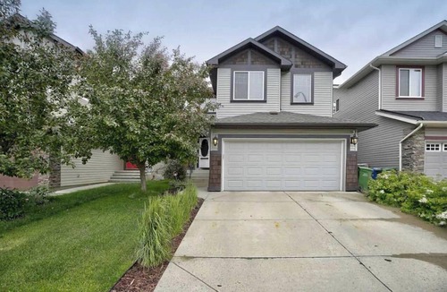 Cranston Cottage | Charming Basement Suite With Parking & Laundry