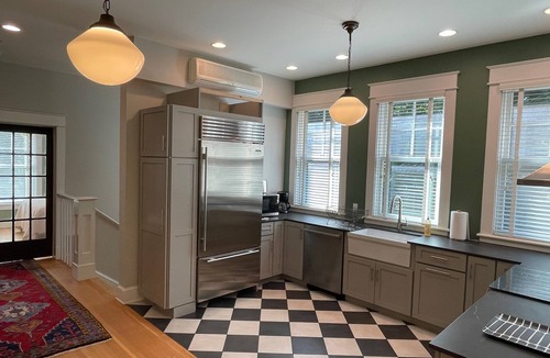 Old North End Cottage | Charming Carriage House in Burlington STEPS away from UVM/UVM Medical Center