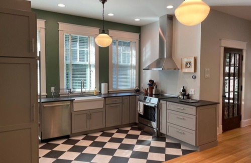 Old North End Cottage | Charming Carriage House in Burlington STEPS away from UVM/UVM Medical Center