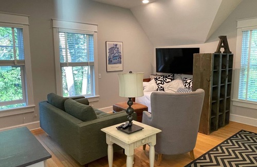 Old North End Cottage | Charming Carriage House in Burlington STEPS away from UVM/UVM Medical Center