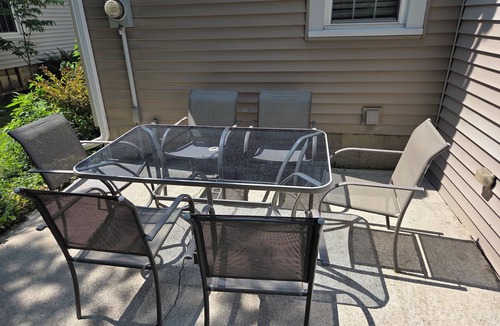 Vermilion House | Charming Coastal Cape Cod - Near Beach and Historic Downtown Vermilion